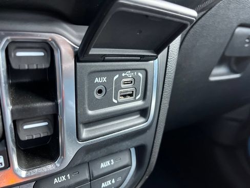 Used 2022 Jeep Wrangler Unlimited Rubicon w/ LED Lighting Group AWD/4WD image 71
