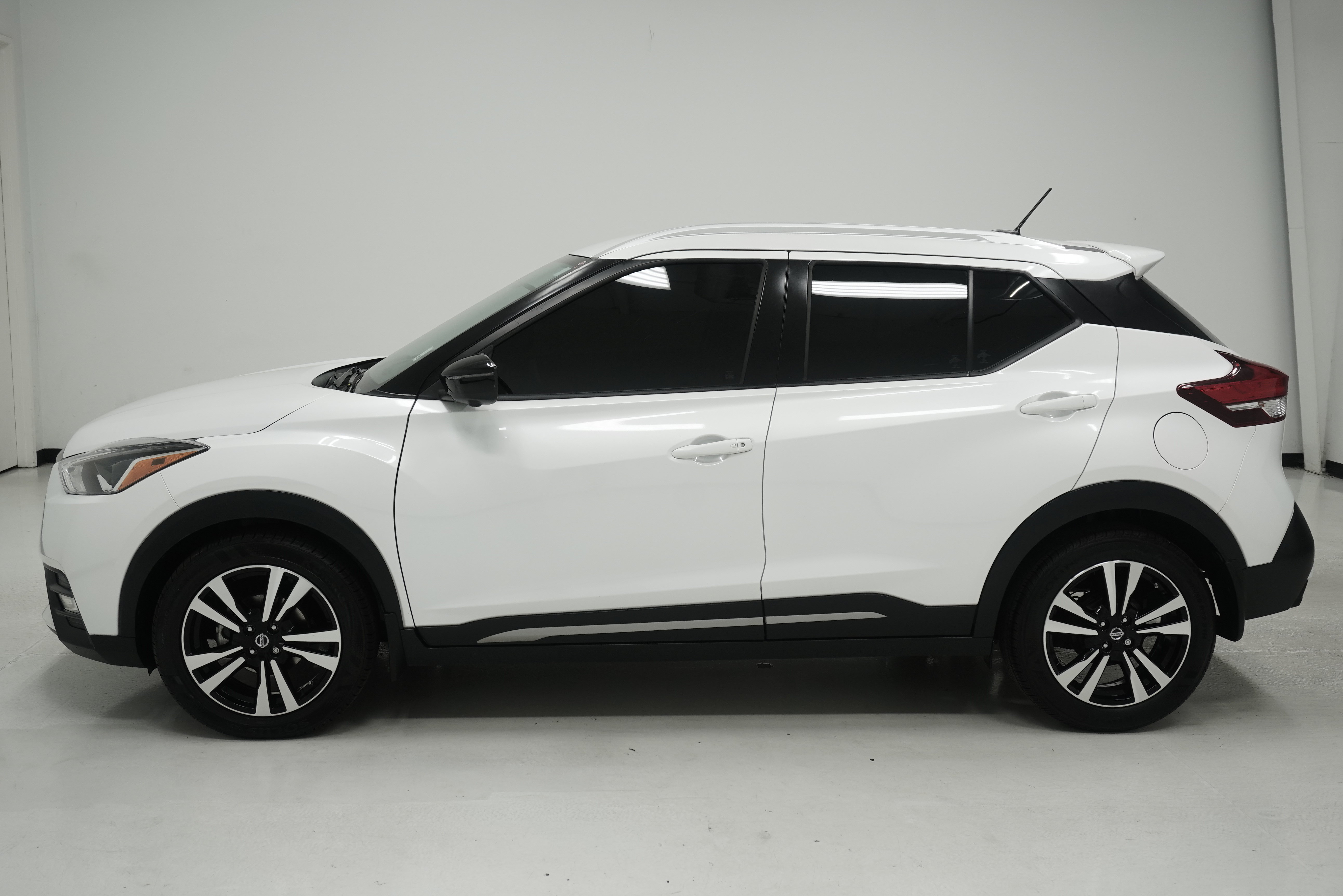 Used 2019 Nissan Kicks SR w/ SR Premium Package FWD image 7