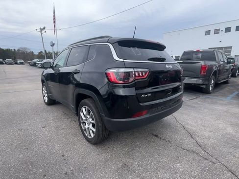 Used 2024 Jeep Compass Latitude AWD/4WD image 16