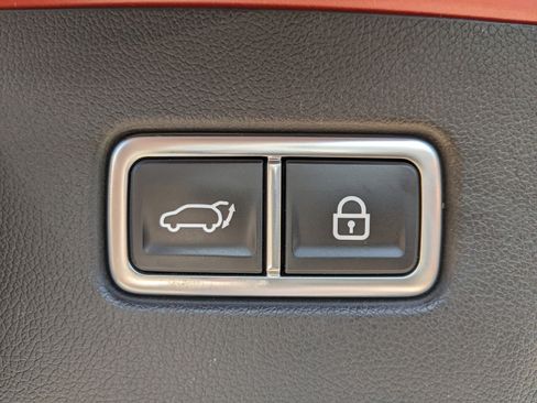 Certified 2022 Kia Sorento SX image 11