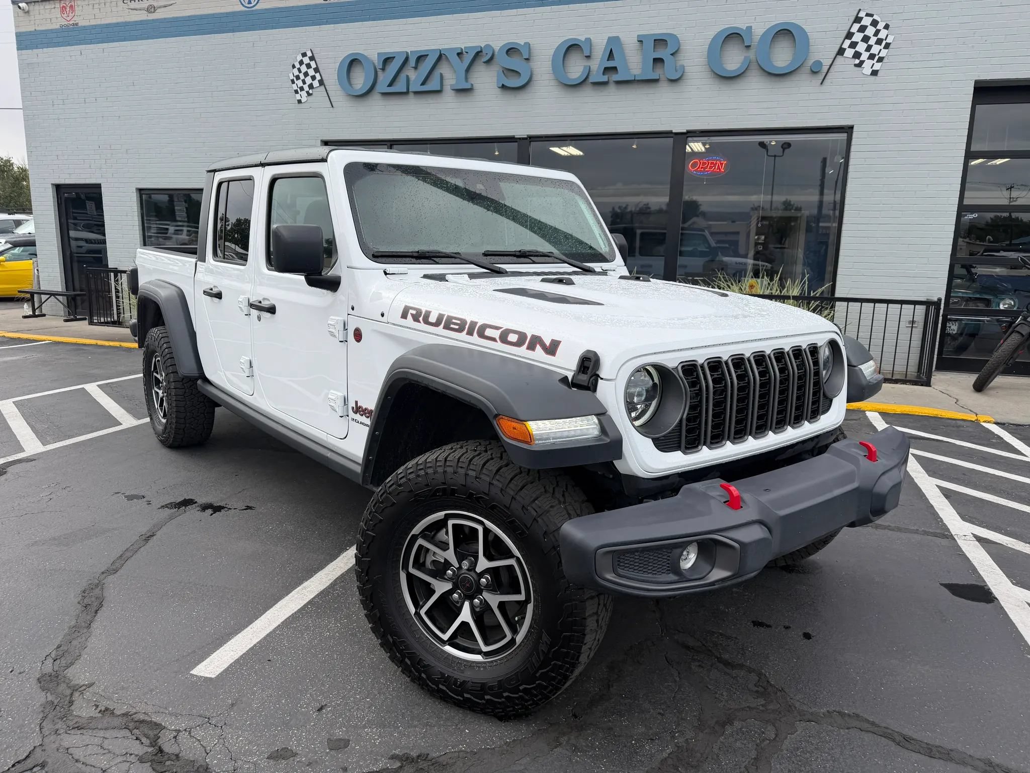 Used 2025 Jeep Gladiator Rubicon AWD/4WD image 2