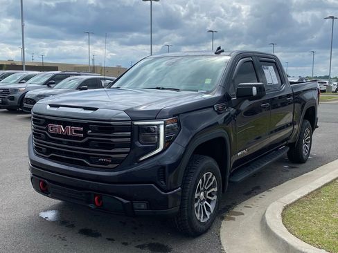 Used 2022 GMC Sierra 1500 AT4 w/ AT4 Premium Package AWD/4WD image 4