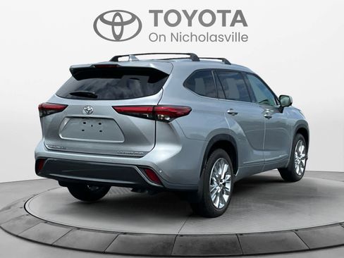 Used 2023 Toyota Highlander Limited AWD/4WD image 6