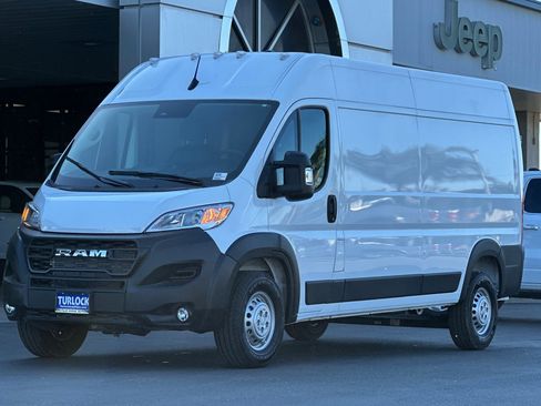 New 2025 RAM ProMaster 2500 w/ Convenience Group image 8