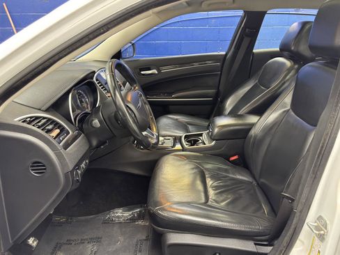 Used 2015 Chrysler 300 Limited image 16