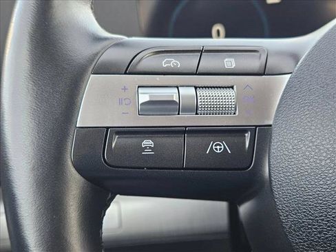 Used 2024 Hyundai Kona Limited FWD image 11