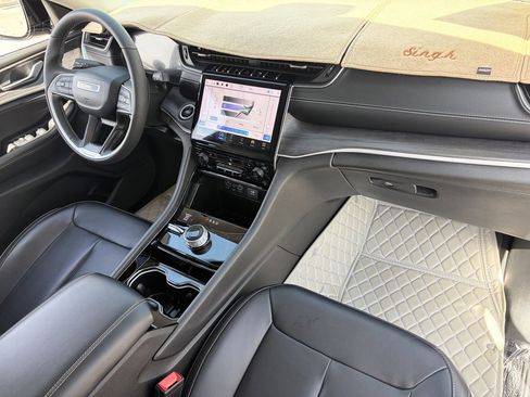 Used 2023 Jeep Grand Cherokee Limited AWD/4WD image 12