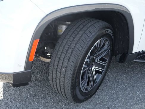 Used 2022 Jeep Wagoneer Series III w/ Rear Seat Video Group 1 AWD/4WD image 48