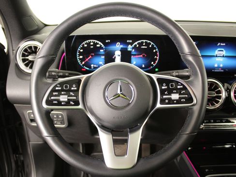 Used 2023 Mercedes-Benz GLB 250 image 14