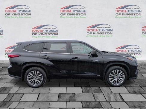 Certified 2020 Toyota Highlander Platinum image 2