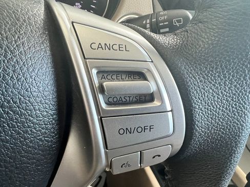 Used 2016 Nissan Rogue SL image 19