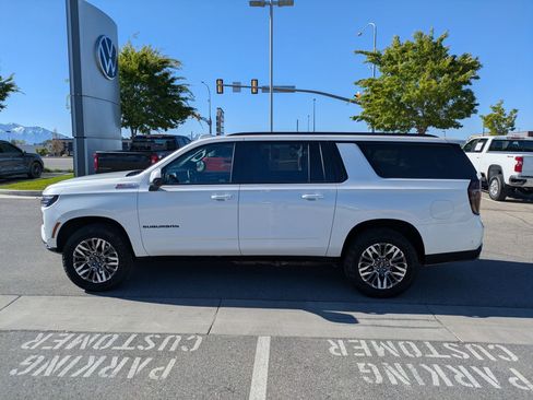 Used 2025 Chevrolet Suburban Z71 AWD/4WD image 10