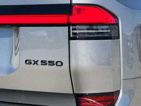 Used 2025 Lexus GX 550 image 11