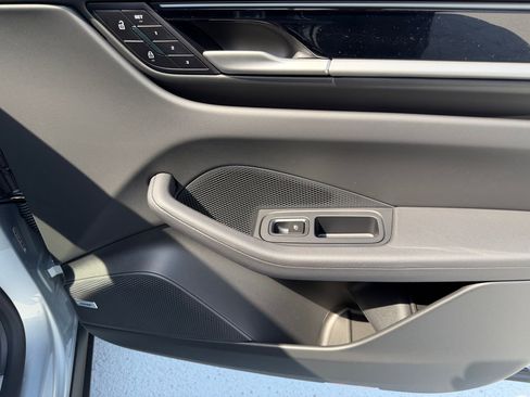 New 2026 Porsche Macan 4 Electric AWD/4WD image 18