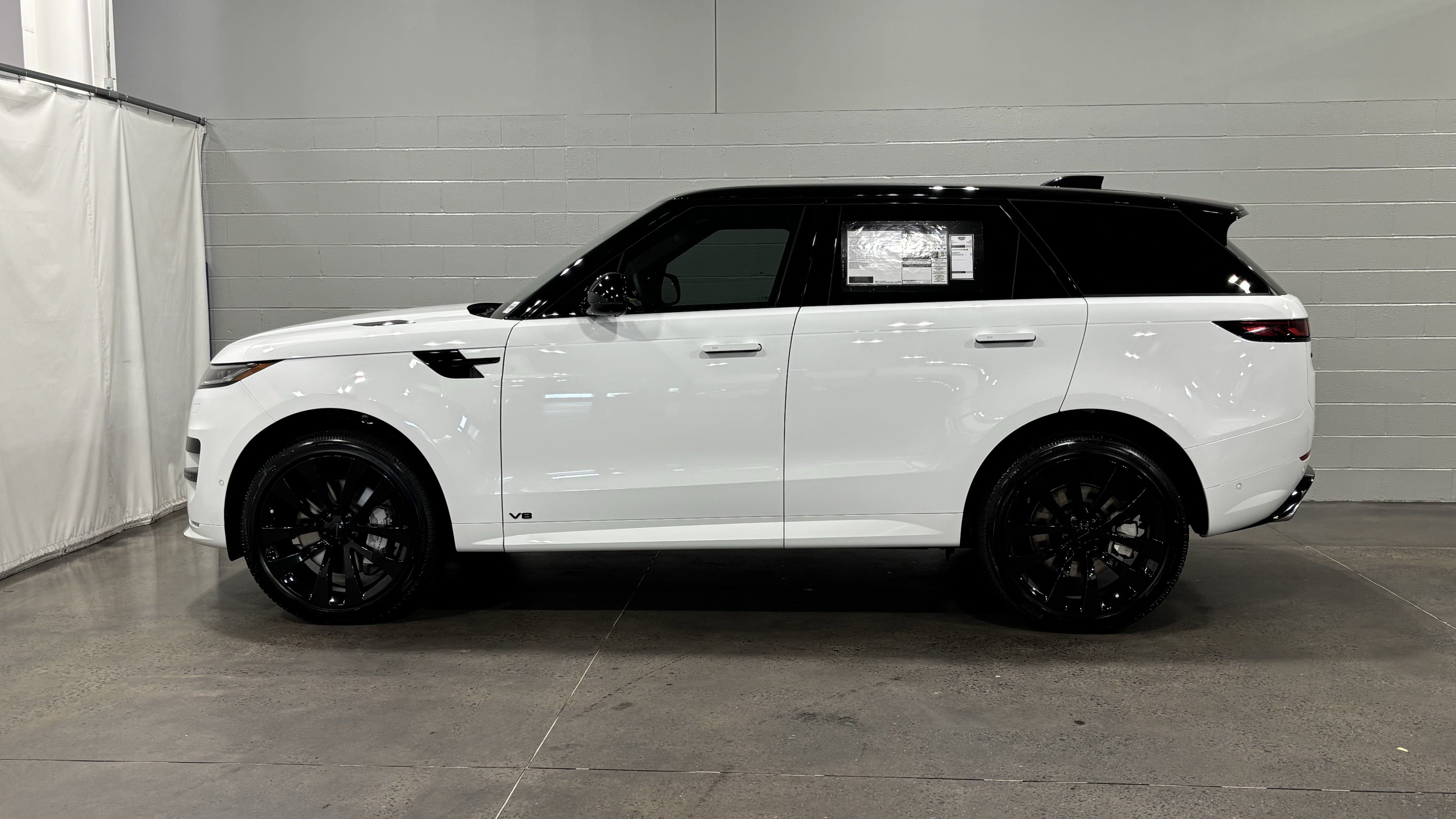 New 2026 Land Rover Range Rover Sport Dynamic SE AWD/4WD image 7