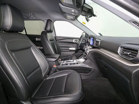 Used 2023 Ford Explorer XLT w/ Equipment Group 202A image 17