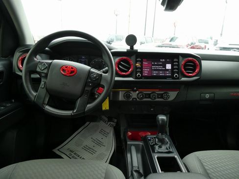 Used 2020 Toyota Tacoma SR image 18