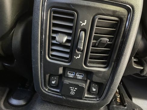 Used 2019 Jeep Grand Cherokee Limited w/ Luxury Group II RWD image 16