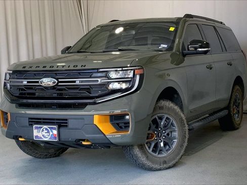 Used 2025 Ford Expedition Tremor AWD/4WD image 2