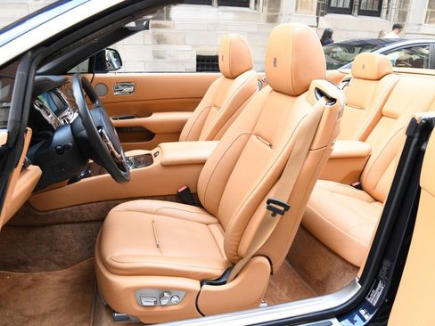 Used 2021 Rolls-Royce Dawn image 8