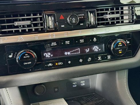 New 2026 Nissan Pathfinder SL image 16