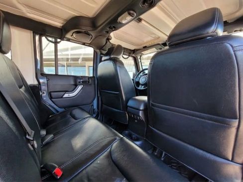 Used 2014 Jeep Wrangler Unlimited Rubicon w/ Dual Top Group image 33