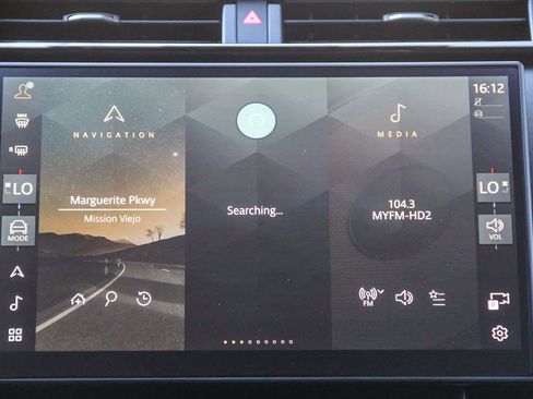 New 2026 Land Rover Range Rover Velar Dynamic SE image 13