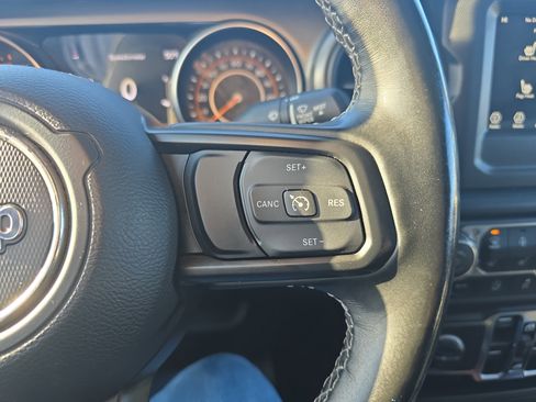 Used 2021 Jeep Gladiator Sport image 23