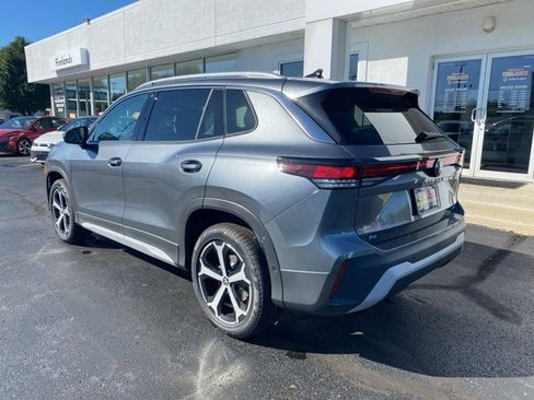 New 2025 Volkswagen Tiguan SE image 12