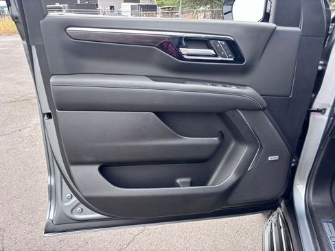 New 2025 Chevrolet Suburban Premier image 33