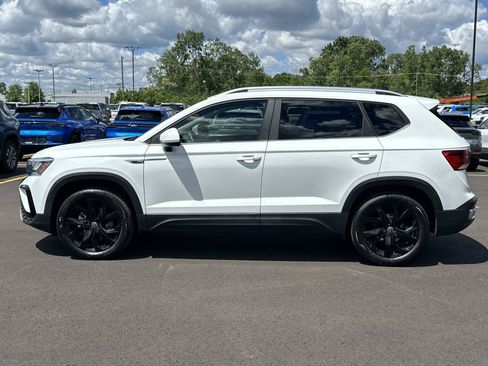 Used 2023 Volkswagen Taos SE w/ Black Wheel Package AWD/4WD image 2