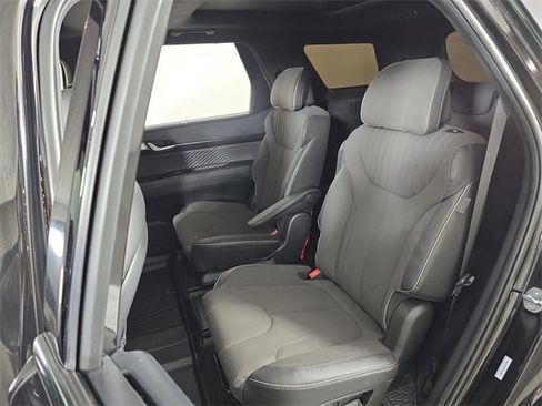 Used 2025 Hyundai Palisade Calligraphy image 18
