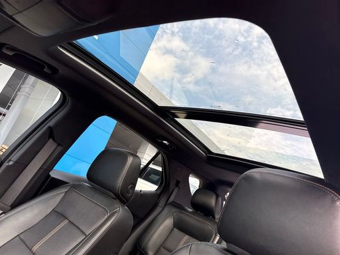 Used 2023 Chevrolet Equinox Premier FWD image 36