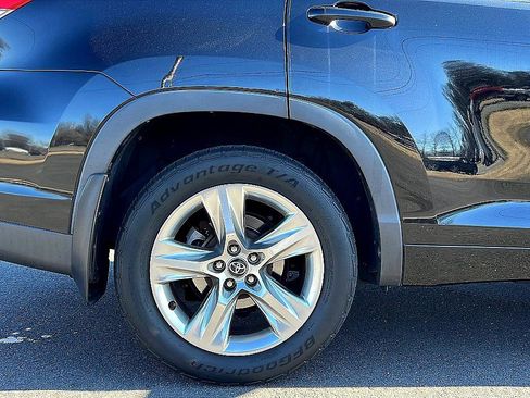 Used 2019 Toyota Highlander XLE image 14