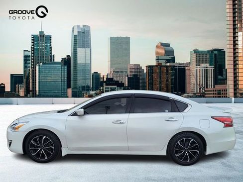 Used 2014 Nissan Altima 2.5 SV image 2