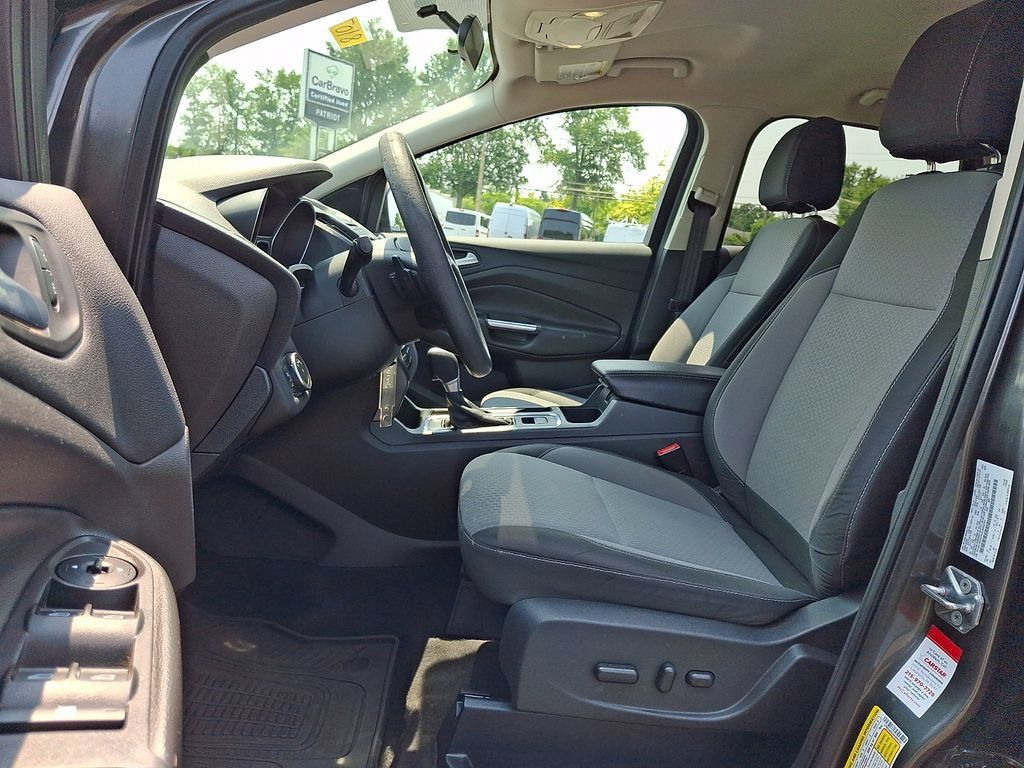 Used 2017 Ford Escape SE w/ SE Cold Weather Package FWD image 14