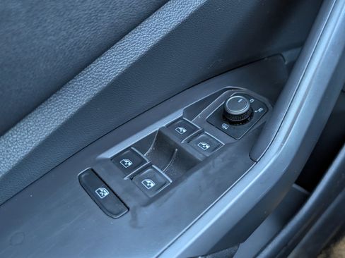 Used 2024 Volkswagen Jetta SE image 22