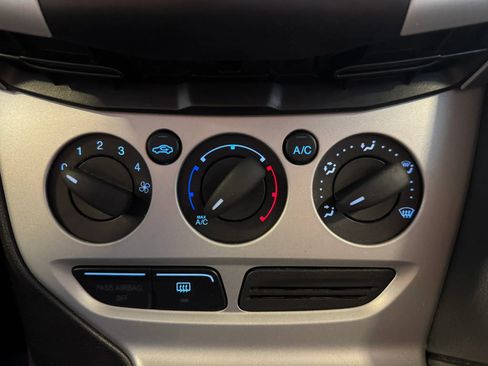 Used 2014 Ford Focus SE FWD image 18