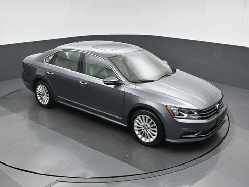 Used 2017 Volkswagen Passat 1.8T SE FWD image 53