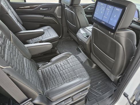 Used 2021 Cadillac Escalade Premium Luxury Platinum AWD/4WD image 27
