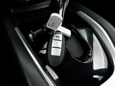 Used 2015 Nissan Rogue SV w/ SV Premium Package FWD image 36