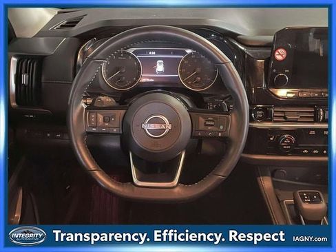 Used 2025 Nissan Pathfinder SL AWD/4WD image 14