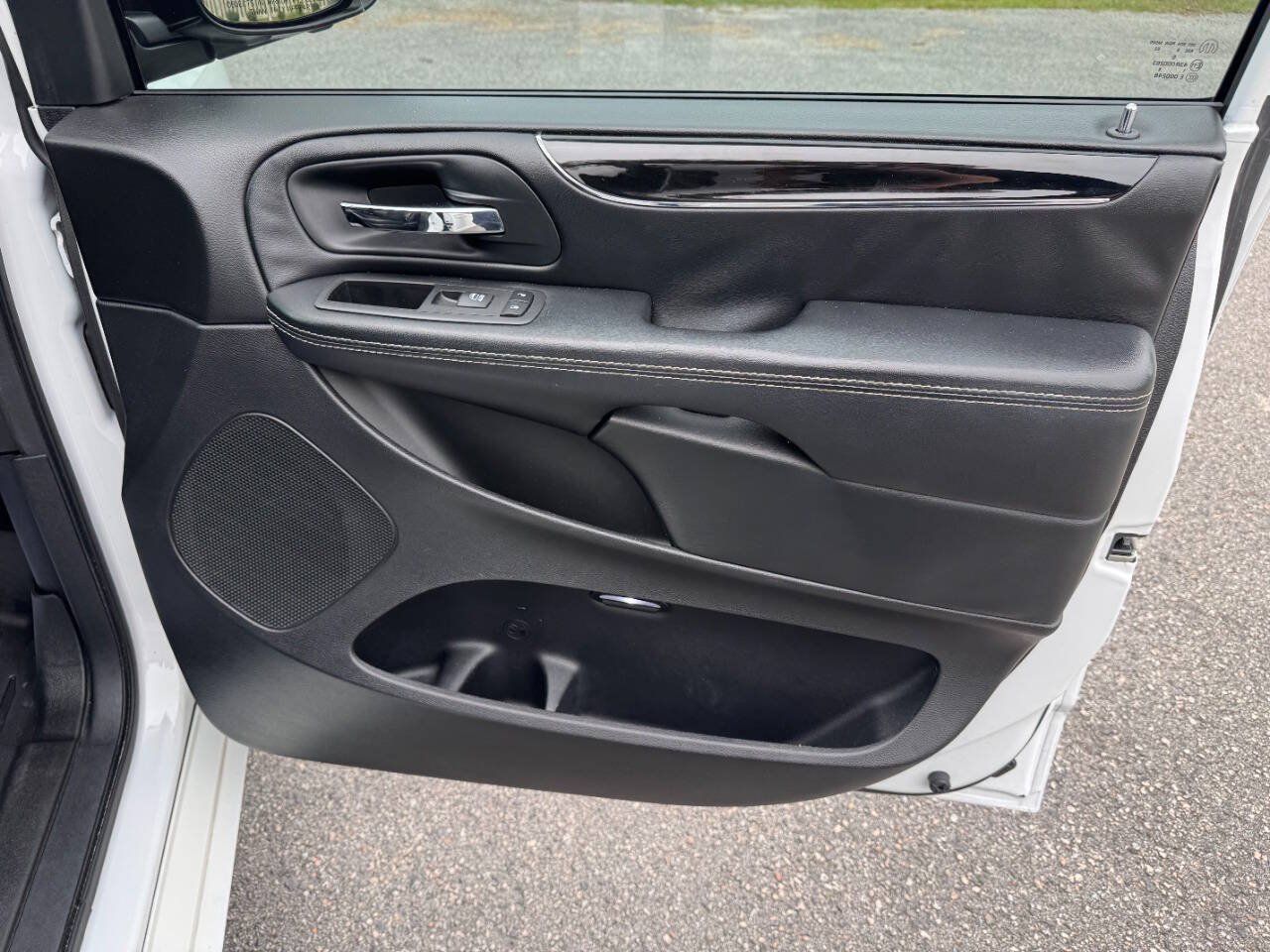 Used 2019 Dodge Grand Caravan SXT w/ Driver Convenience Group FWD image 45