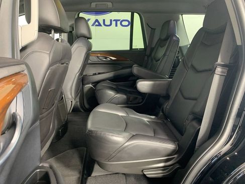 Used 2018 Cadillac Escalade 4WD image 32