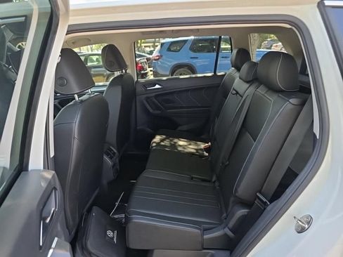 Used 2023 Volkswagen Tiguan SE w/ Panoramic Sunroof Package FWD image 8