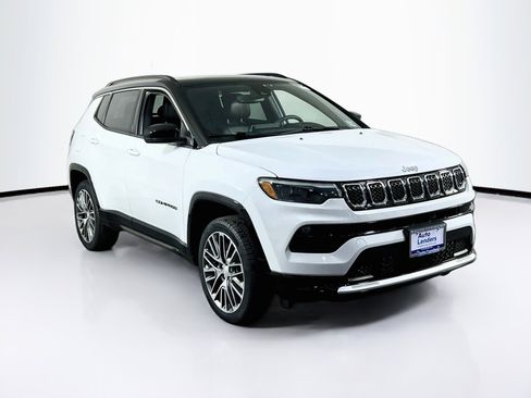 Used 2023 Jeep Compass Limited w/ Elite Group AWD/4WD image 3