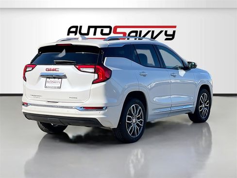 Used 2024 GMC Terrain Denali w/ Denali Premium Package image 7