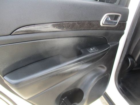 Used 2013 Jeep Grand Cherokee Laredo AWD/4WD image 39