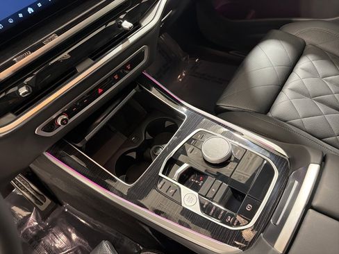 Used 2025 BMW X5 M60i w/ Climate Comfort Package image 17