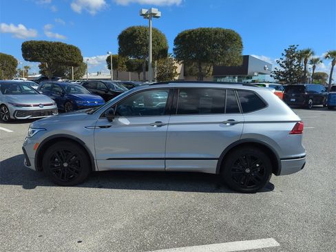 Used 2022 Volkswagen Tiguan SE R-Line image 11